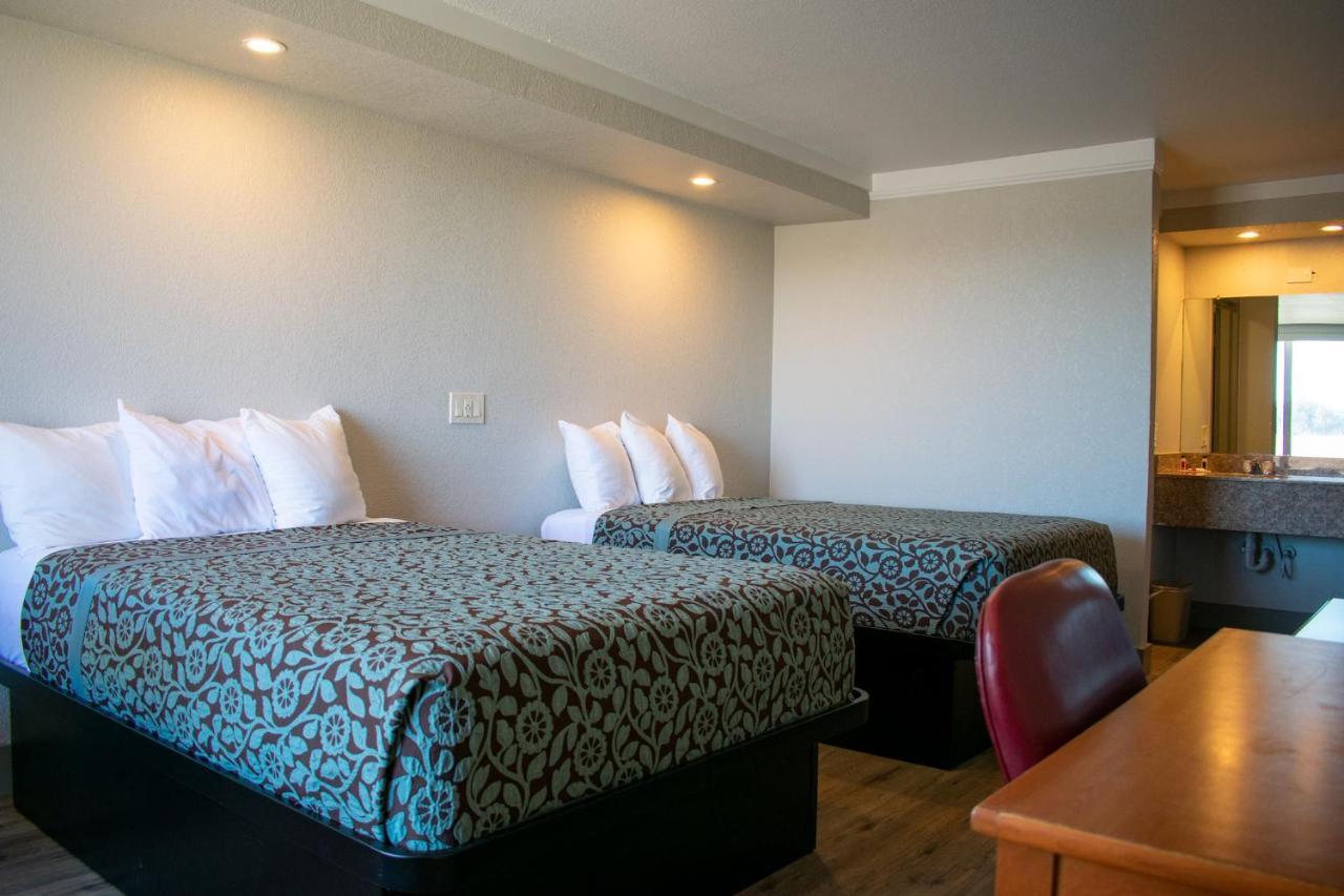 Days Inn By Wyndham Hillsboro Tx Exterior photo