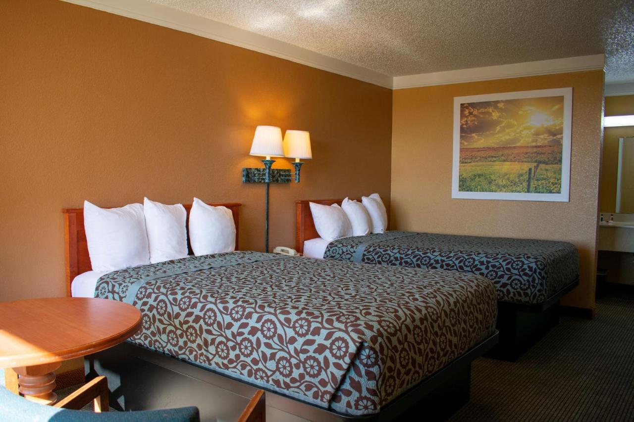 Days Inn By Wyndham Hillsboro Tx Exterior photo