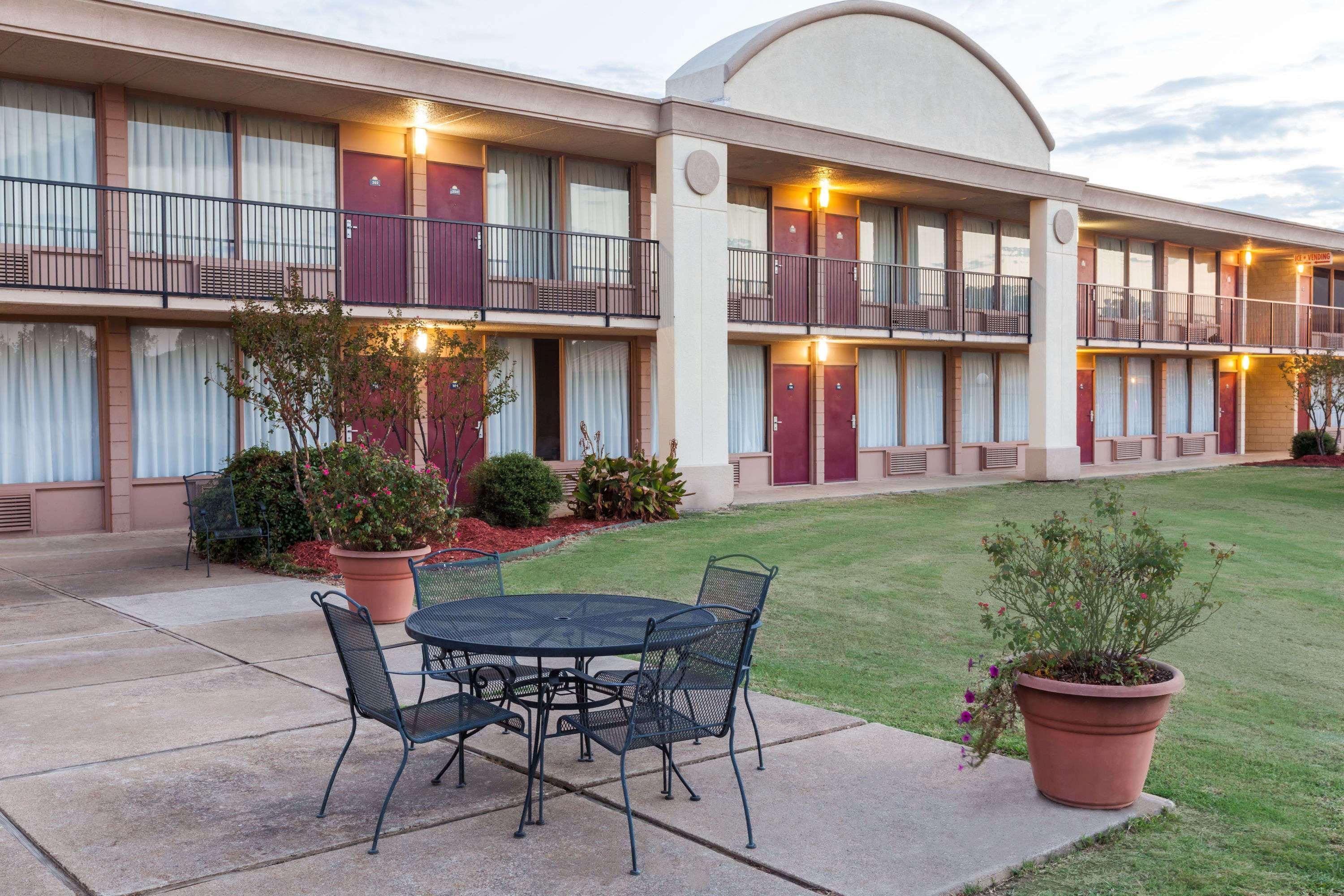 Days Inn By Wyndham Hillsboro Tx Exterior photo