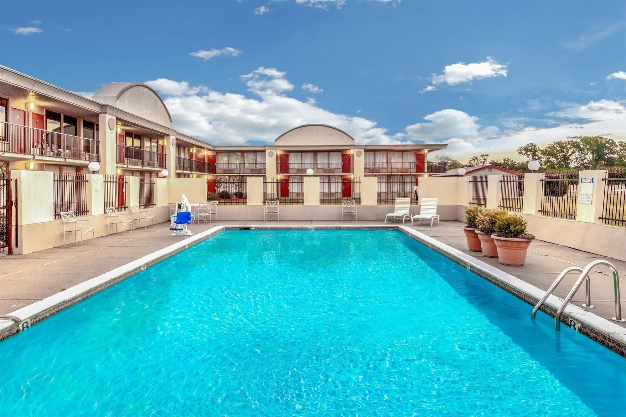 Days Inn By Wyndham Hillsboro Tx Exterior photo